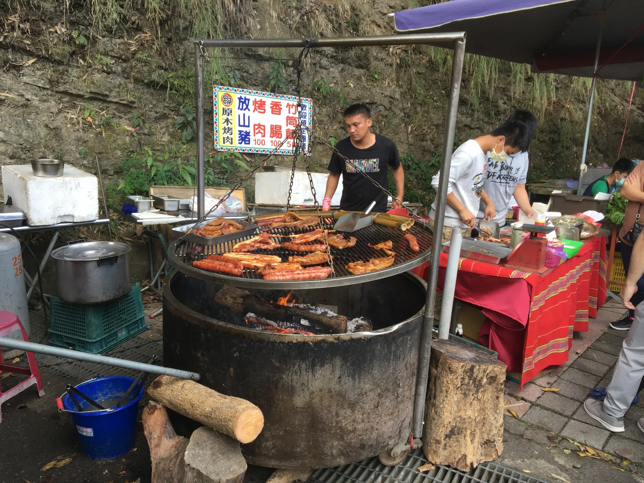 洗水坑的石板料理與在地小吃